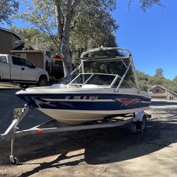 2005 Bayliner -  Super clean 2005 Bayliner.  Great starter Boat in great condition with tower and Bimini.