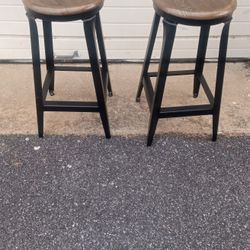 Excellent Quality Bar Stools In Used Condition 
