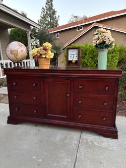Solid Wood 6 Drawer Dresser Chest of Drawers Furniture Great Condition