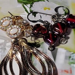 Beautiful bundle 3 pairs earrings
,Beautiful Vintage bundle of 3 pairs earrings, unique antique , Cz Diamonds, red heart and 3 tones drops. #1027
