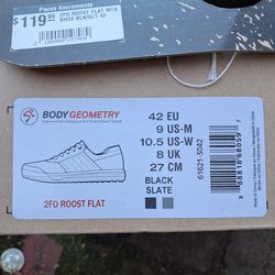 New in box BIKE RIDING SHOES "Specialized" Body Geometry