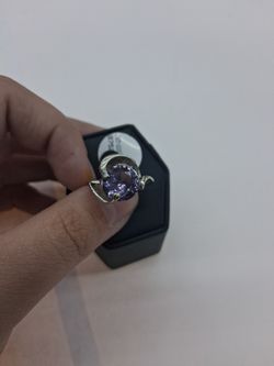 14 k white gold ring with alexandrite colored stone