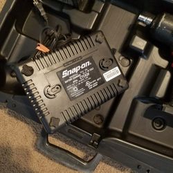 Snap on CT4410a 14.4V impact wrench w Case battery charger for