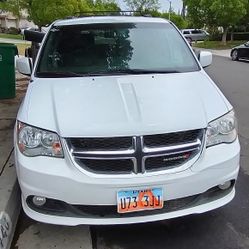 2017 DODGE Caravan 