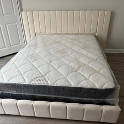 NEW MATTRESS QUEEN SIZE PLUSH WITH BOX SPRING 