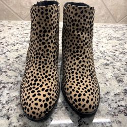 Quipid Boots Size 7.5 M