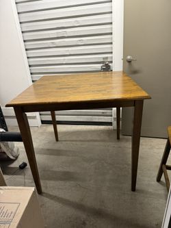 TABLE & CHAIRS SET