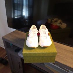 Gucci Sneakers Size 9 in Mens