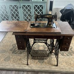 SINGER SEWING MACHINE 