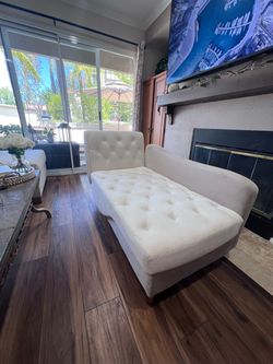 NEW Luxurious Velvet Chaise Lounge