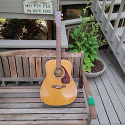 Yamaha Acoustic Guitar