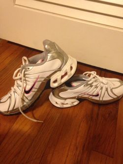 Nike shoes size 8 new new