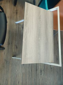 Folding table