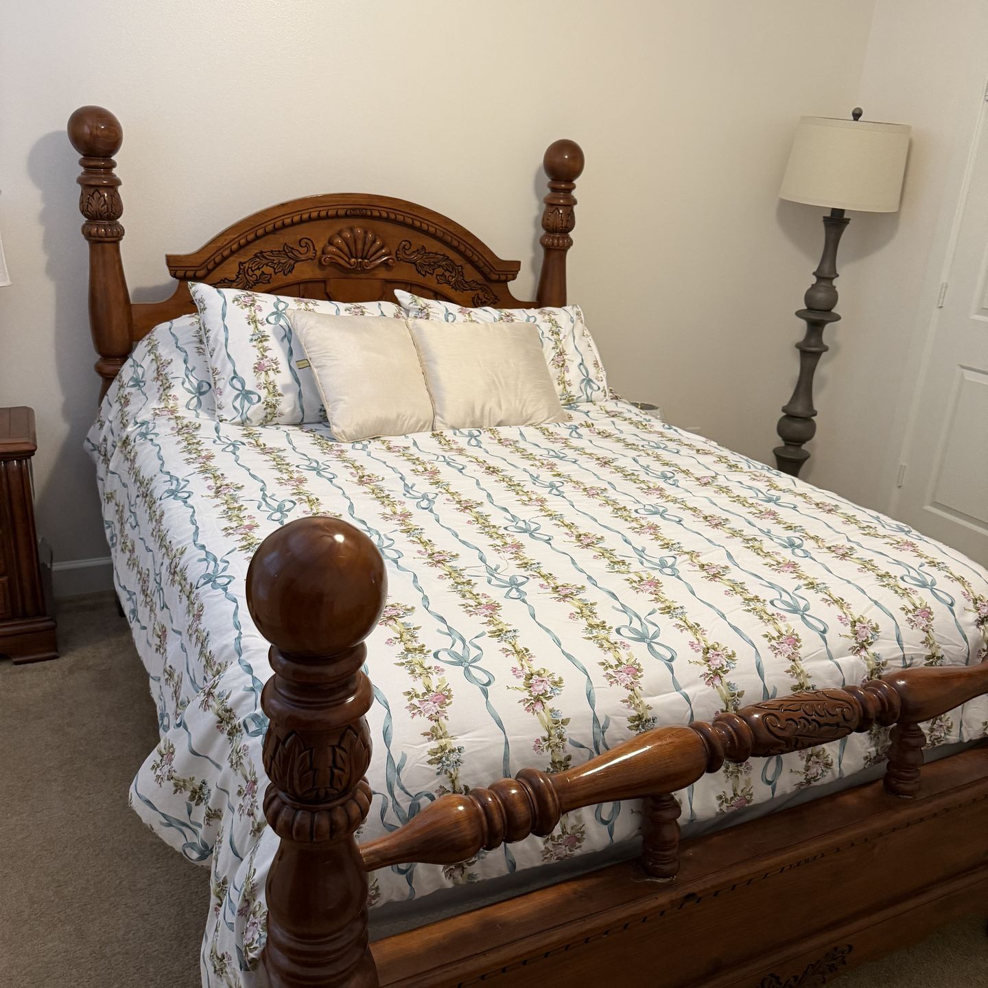 Queen size bedroom set