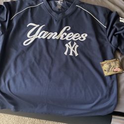 Yankees Pull Over Shirt