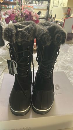 Snow boots size 9