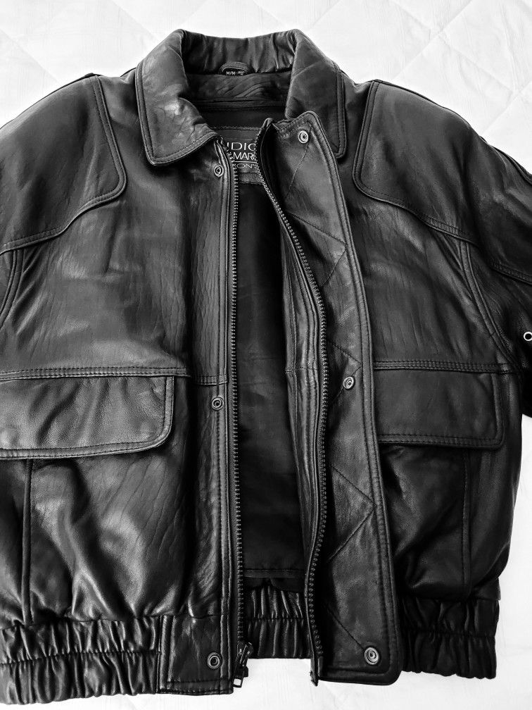 Leather Bomber Jacket for Sale in Jurupa Valley, CA - OfferUp Leather Bomber Jacket for Sale in Jurupa Valley, CA - OfferUp