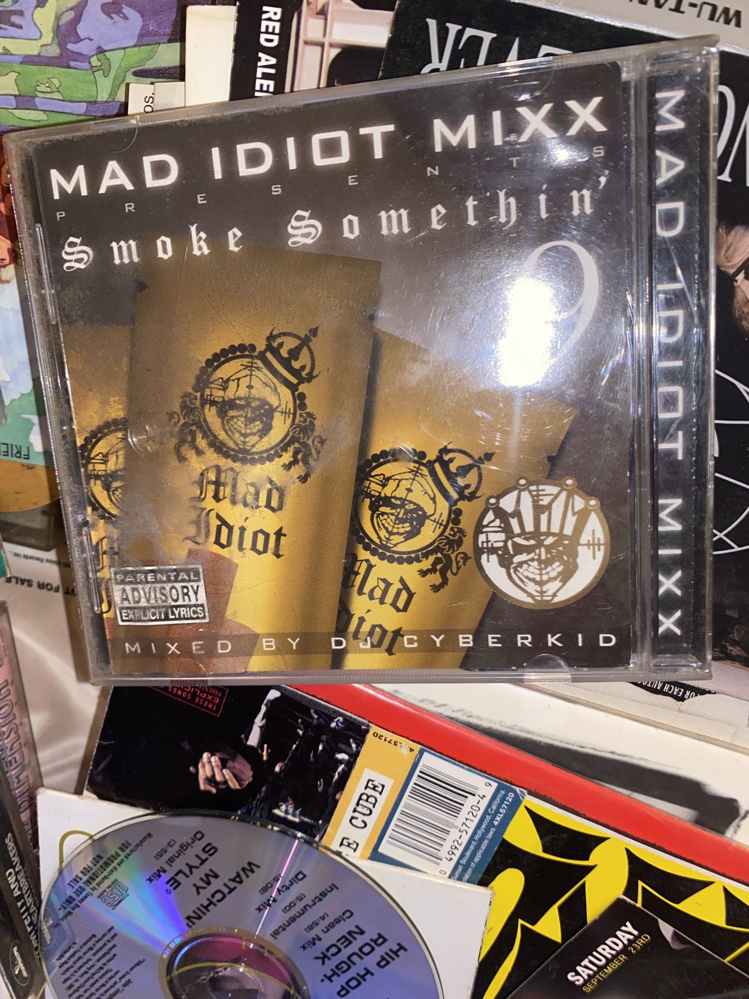 Mad idiot mixx Pack includes: 1x smoke somethin #6 cd 1x smoke somethin #9 cd These are in poor condition and are un tested