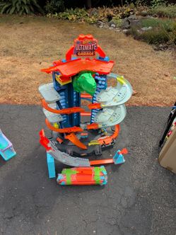 Hot Wheels City Robo T-Rex Ultimate Garage Playset