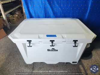 FA3203-013 Grizzly 450 Quart Cooler