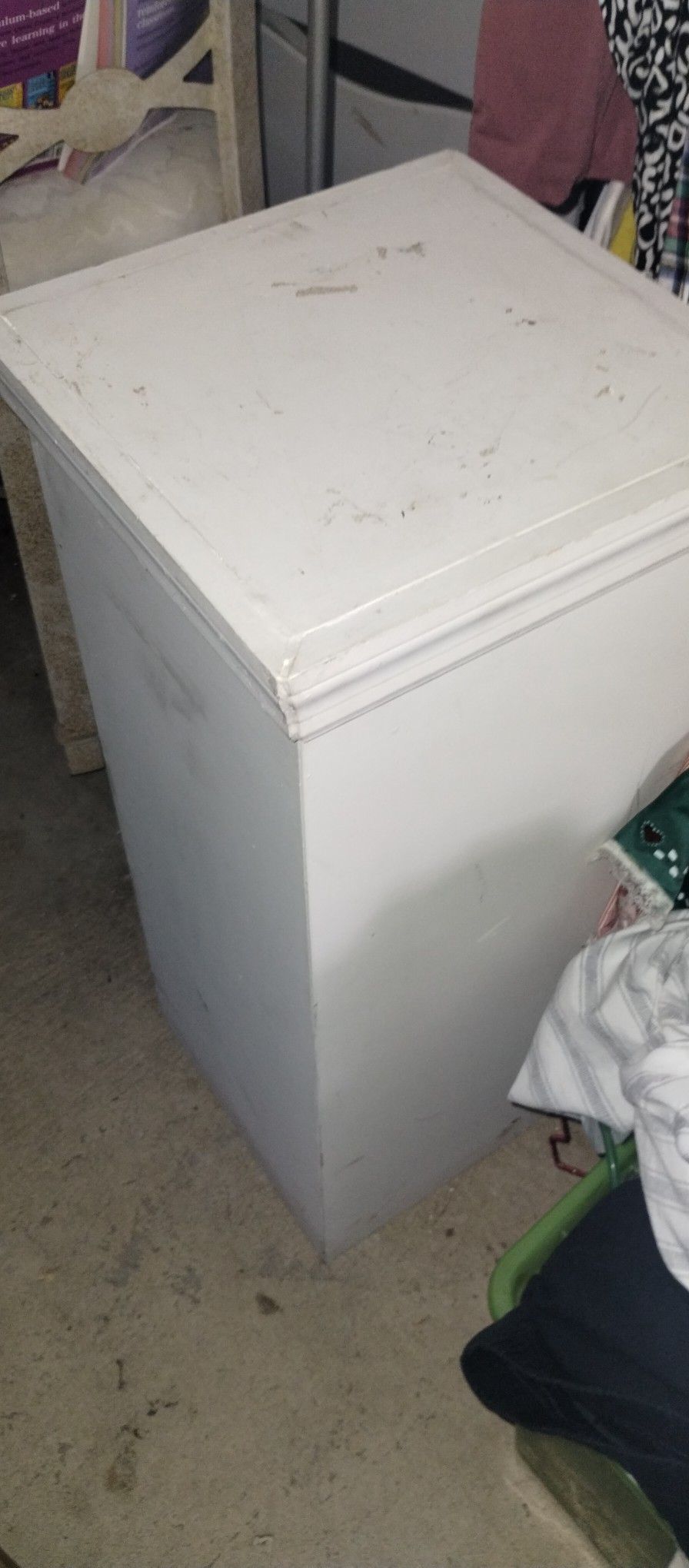 White Stand