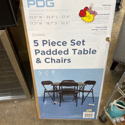 New 5 Pc Set Padded Table And 4 Chairs 