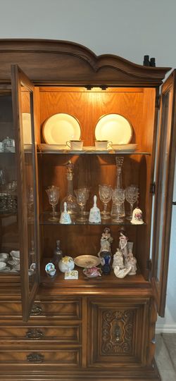 Dining Table & 8 Chairs with China Cabinet