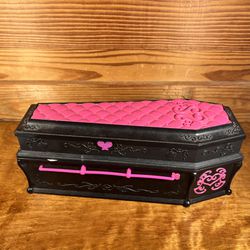 Monster High Draculaura Coffin Bed/Jewellery box Playset