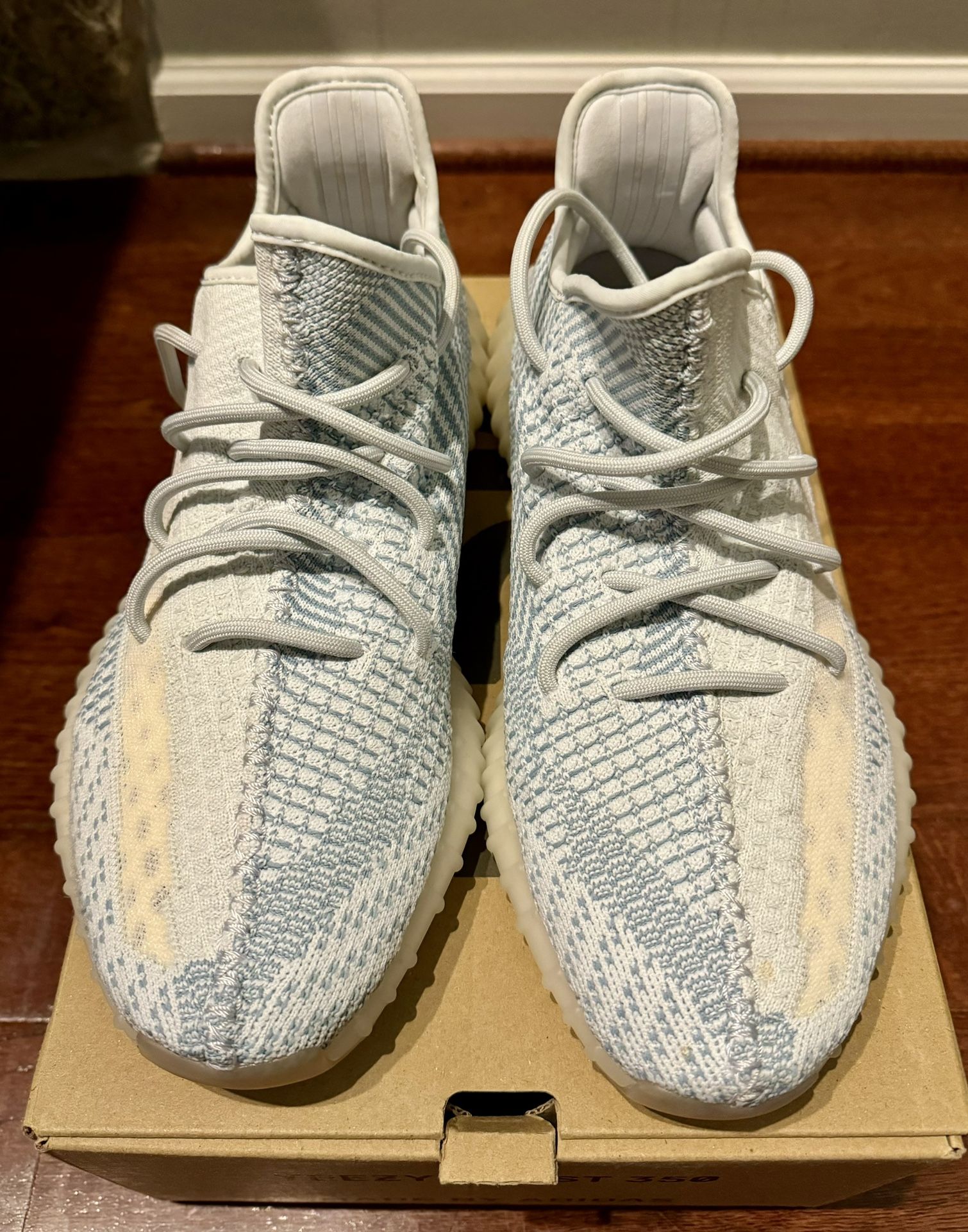YEEZY 350v2 CLOUD WHITE Size 10.5