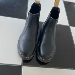 Dr. Martens Chelsea Boots 