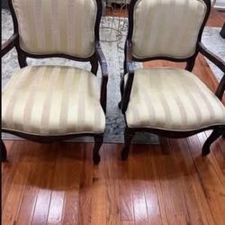 Two Queen Anne Style Side Chair excellent 