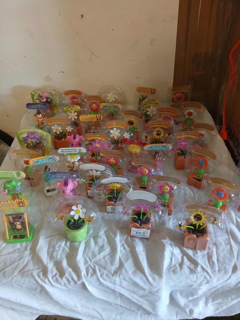40 Solar Bobbleheads 
