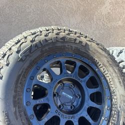 NV305 All Black Methods On 35in Falken Wildpeak