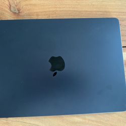 M3 2024 MACBOOK AIR 13” MIDNIGHT: MINOR WEAR AND TEAR