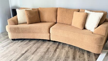 Beautiful 2- Piece sofa- Excellent Condition.