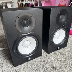 Yamaha HS7 Monitors