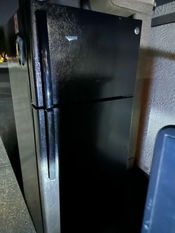 Kenmore Refrigerator [Used - Garage Size]