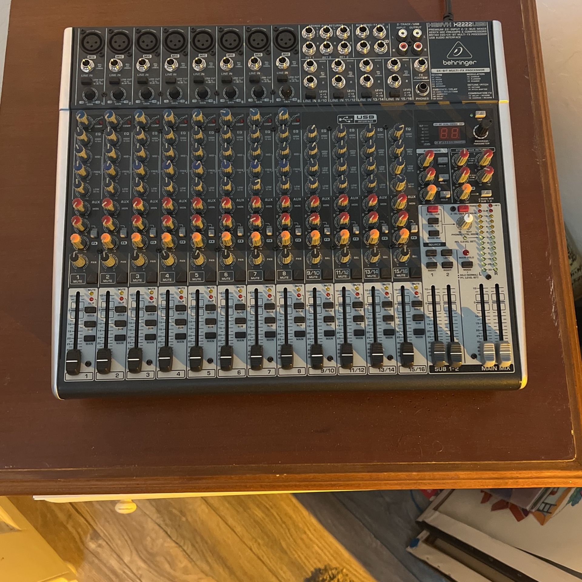 Behringer Xenyx X2222USB