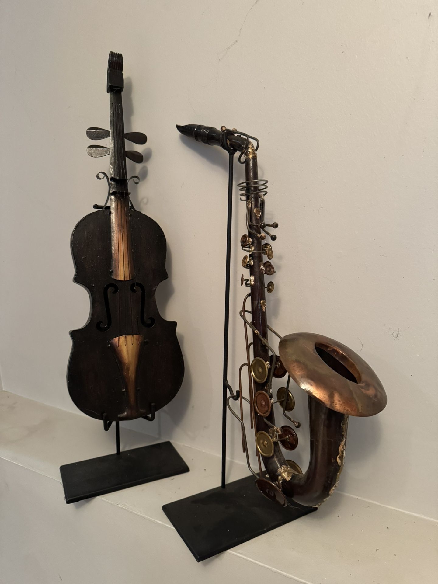 Metal violin, and saxophone decor set
