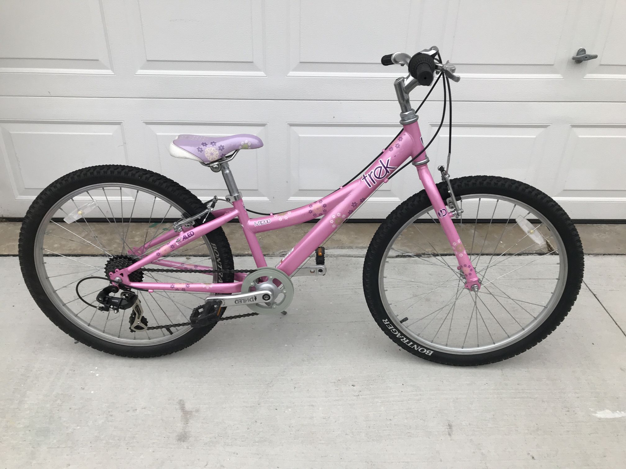 Girls Mountain Bike - Pink 24” Trek MT200 - Excellent Condition