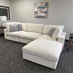 Se Vende Sofá Sectional Por Un Pago Inicial De 85$