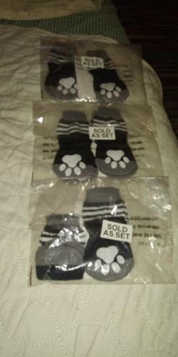 BRAND NEW DOG SOCKS SIZE 4 FROM CHEWY