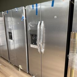 Brand New Frigidaire Side By Side Ice And Water Refrigerator 