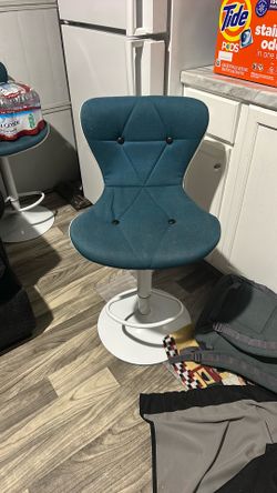 Free  two Chairs