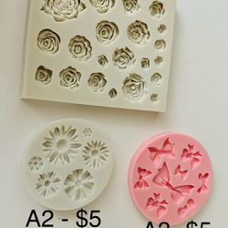 Silicone & Plastic Molds For Treats