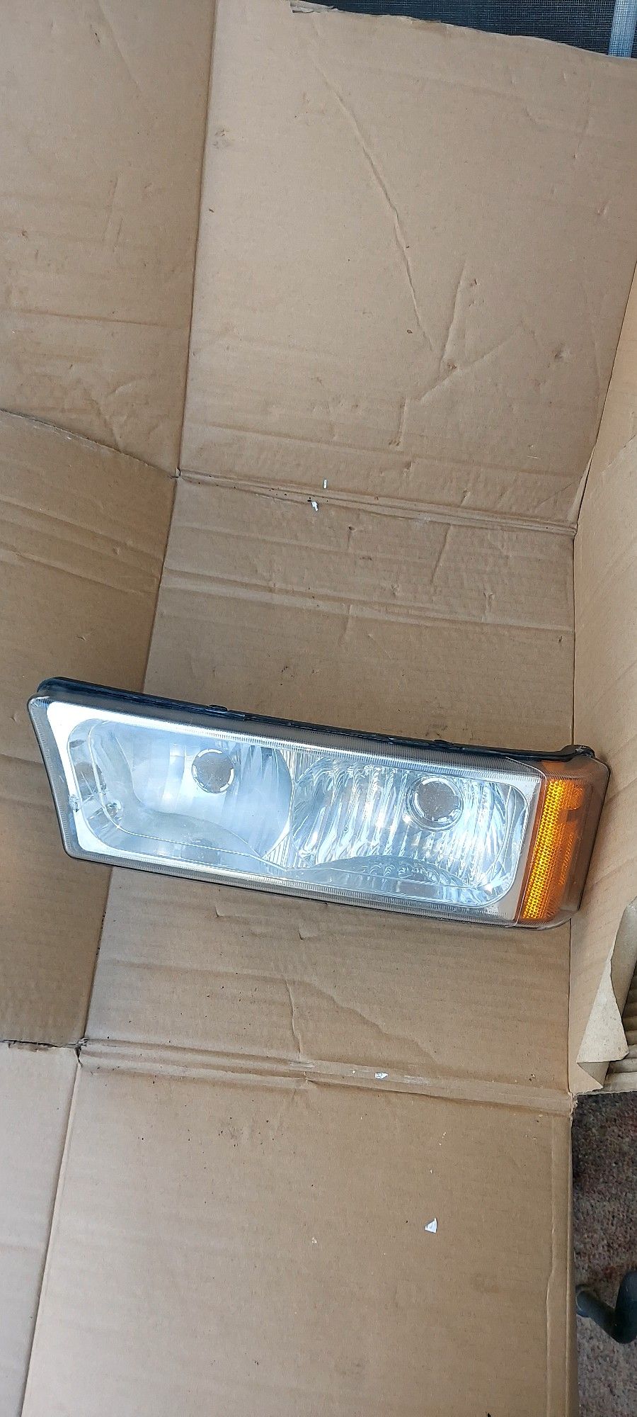 2003-2006 Chevy Silverado 1(contact info removed) Headlight
