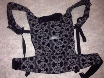 Limited Edition Petunia Pickle Bottom Ergobaby Carrier