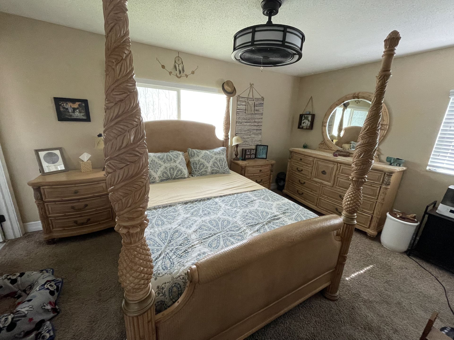 ($1500 OBO) Polynesian Wicker Tropical Queen Complete Bedset