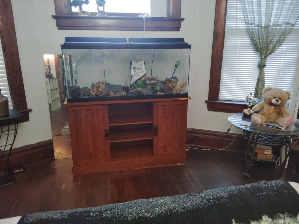 75 Gal Aquarium With Stand And Accessories.