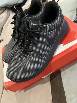Nike Rose Size 6.5
